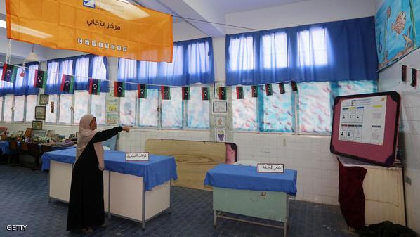إحدى لجان الاقتراع على انتخابات الهيئة التأسيسية لصياغة مشروع الدستور في العاصمة الليبية طرابلس